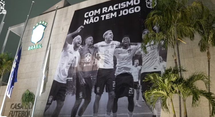 Pesquisa: 41% dos jogadores negros afirmam que já sofreram racismo no  Brasil - Máquina do Esporte